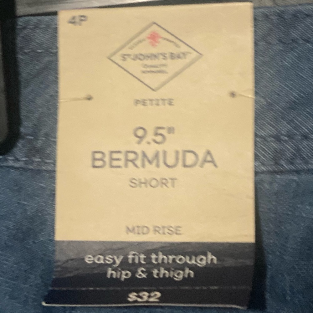 St. Johns bay Bermuda 9.5” shorts - Picture 3 of 9